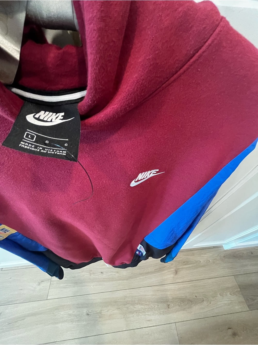 Nike Icon Clash Women’s Burgundy and Royal Blue Pullover Hoodie - Picture 7 of 8